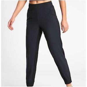 Athleta textured Brooklyn black joggers